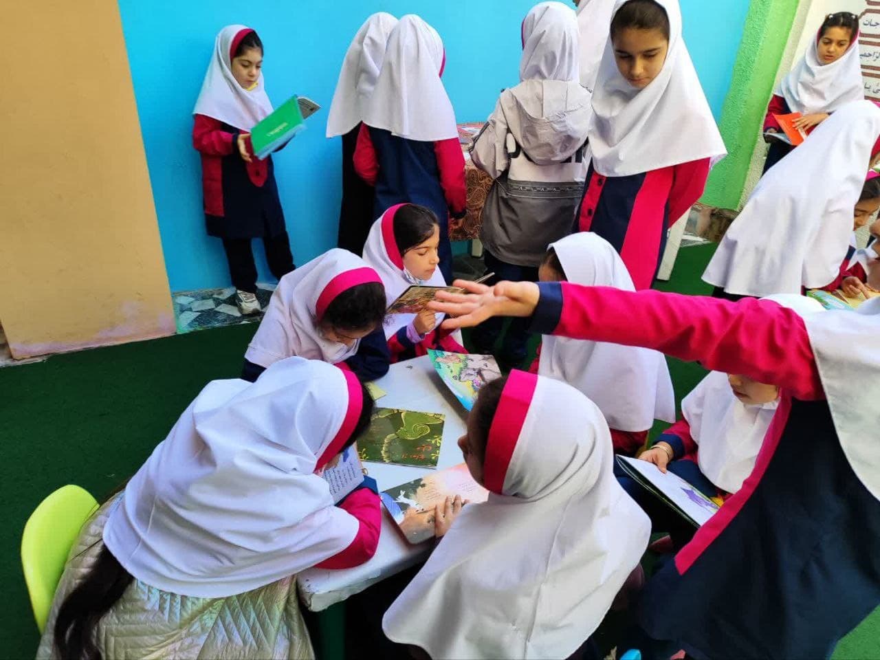 دبستان غیردولتی دخترانه آیندگان